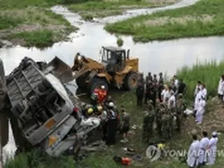 中国吉林省で韓国人公務員ら乗せたバス転落　１０人死亡