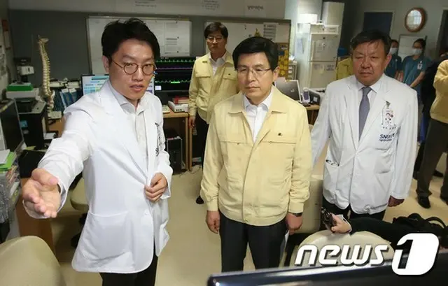 韓国の黄首相は2日、MERS患者の治療に力を注いでいるソウル大学病院の医療関係者を激励し、「MERS最後の患者が完治するまで総力をあげてほしい」と要請した。