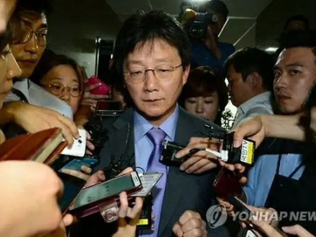 記者団に質問に答える劉氏＝７日、ソウル（聯合ニュース）