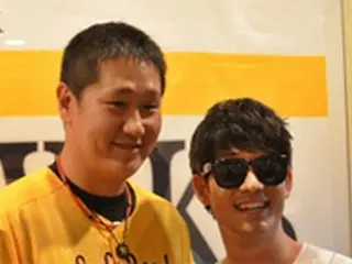 ソフトB・李大浩と韓国俳優、始球式で対決…「韓流の日」