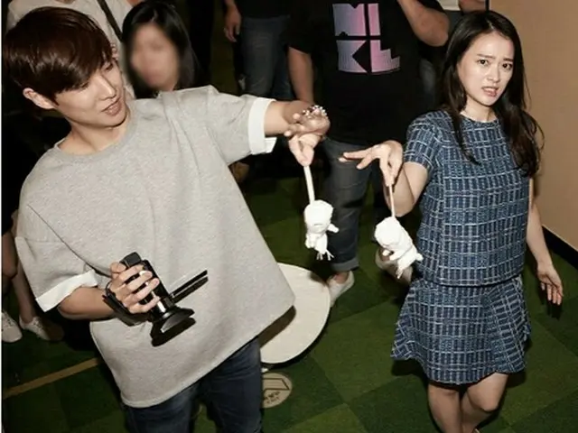 韓国俳優イ・ジュン（27）と女優チョン・ウヒ（28）のユニークな表情をとらえた写真が公開された。（提供:OSEN）