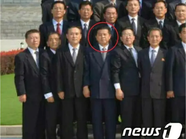 北朝鮮の故金正日総書記の異母弟で、金正恩第1書記の叔父にあたり、権力闘争に押されて外国でばかり生活をしている金平一駐チェコ大使の「帰国禁止」が、完全に解除されたと見られる。（提供:news1）