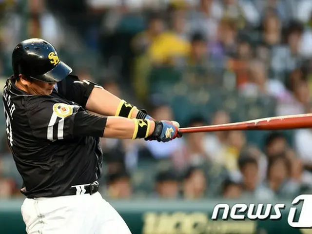”ビッグボーイ”ことイ・デホ（李大浩、33）が、日本プロ野球に進出してから最高の活躍を見せて前半戦を終えた。