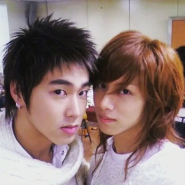 韓国アイドルグループ「東方神起」ユンホ（29）の入隊に、「SUPER JUNIOR」のキム・ヒチョル（32）が思い出を回想した。（提供:news1）