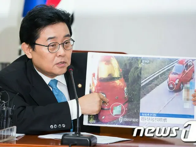 韓国新政治民主連合のチョン・ビョンホン最高委員が22日、自殺した国家情報院職員の車のナンバープレートが発見当時の色と走行時の色が違うと主張したことに対して、警察は「事実ではない」と一蹴した。（提供:news