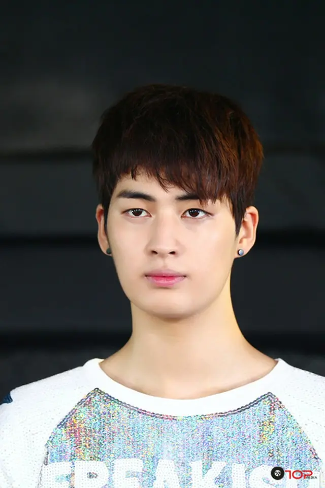 韓国の10人組新人ボーイズグループ「UP10TION（アップテンション）」の5番目のメンバーが公開され、話題を呼んでいる。