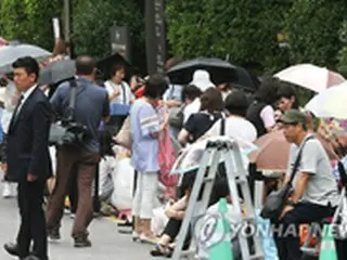 ヨン様お祝いに日本のファンが自宅前や式場周辺に集結
