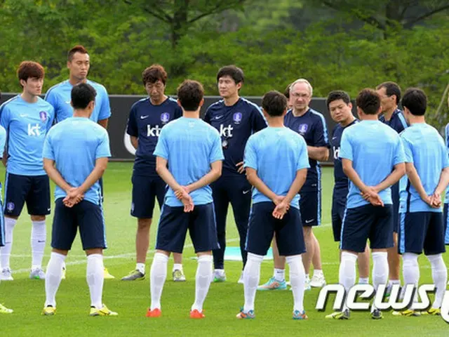 2015東アジアサッカー連盟（EAFF）東アジア杯で7年ぶりの優勝を目指す韓国男子サッカー代表チームが29日、ソウルイーランドFCと練習試合をおこなう。（提供:news1）