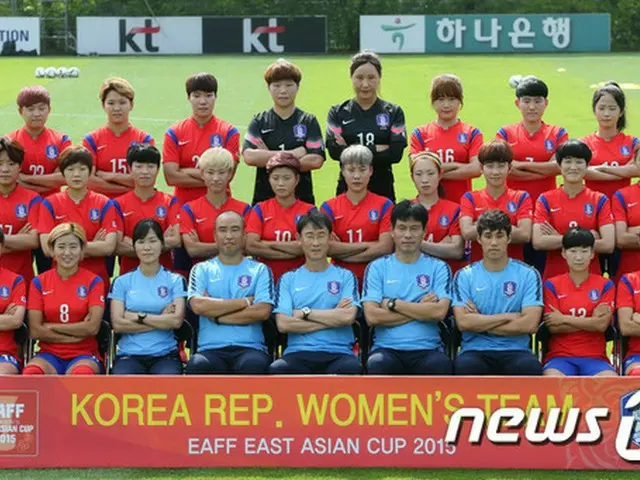 ユン・ドクヨ監督率いる韓国女子サッカー代表チームが29日、東アジアサッカー連盟（EAFF）東アジアカップ（8月1日～9日）が開かれる中国・武漢（ウーハン）に向けて出国した。