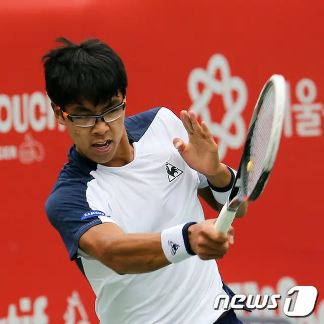 韓国男子テニスのチョン・ヒョン（19、77位）が、シティ・オープン本戦1回戦を通過した。