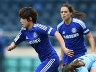 ＜女子サッカー＞FAカップ優勝に導いたチ・ソヨン、チェルシーホームで優勝パレード