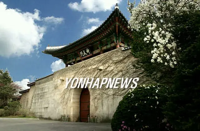 45年ぶりに一般公開される景福宮4大門の1つ、神武門＝29日、ソウル（聯合）