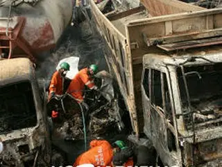西海岸高速道路で30台玉突き衝突、8人が死亡