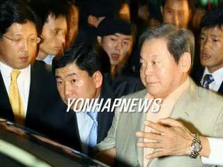 サムスンの李健熙会長、40日ぶりに帰国