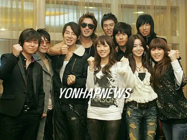 ＜韓国大衆音楽ショーケース　フィール・ザ・K－POPイン上海＞に参加した歌手たち（オレンジショック提供）＝5日、上海（聯合）