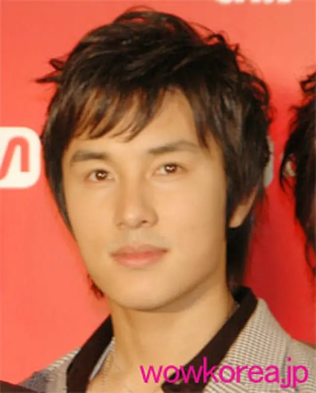 写真＝2006年4月、Mnet JAPAN開局記念コンサート記者会見に参加したキム・ドンワン