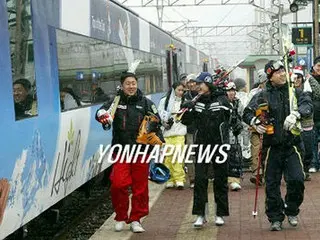 国内初のスキー場専用列車が開通、来年3月まで