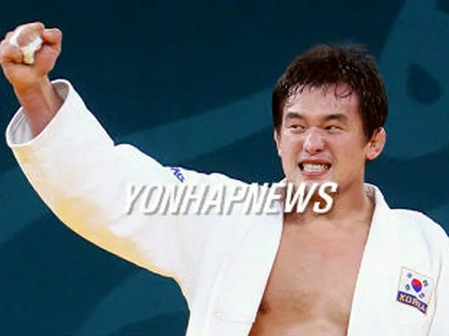 アジア大会の柔道無差別級で韓国初の金メダルをもたらしたキム・ソンボム選手＝5日、ドーハ（聯合）