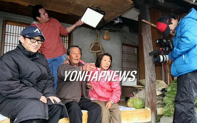 撮影作業のようす＝9日、咸安（聯合）