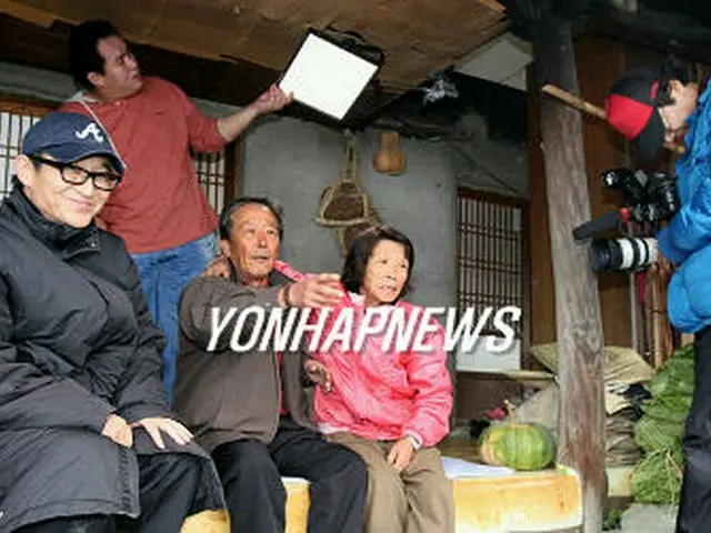 撮影作業のようす＝9日、咸安（聯合）