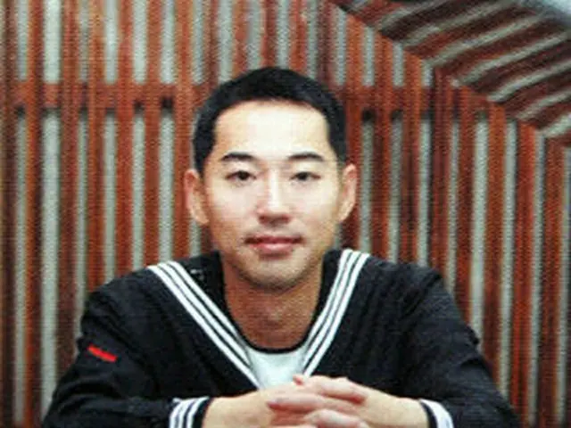 海軍軍楽隊とともに演奏会を行うピアニストのイルマ＝22日、鎮海（聯合）