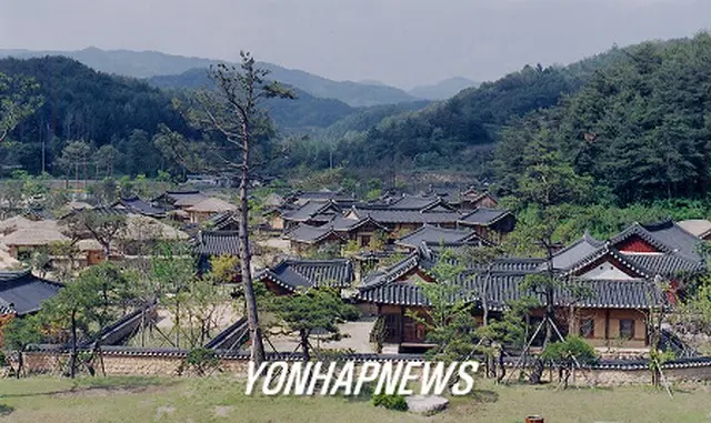 栄州ソンビ村の全景＝2004（聯合）