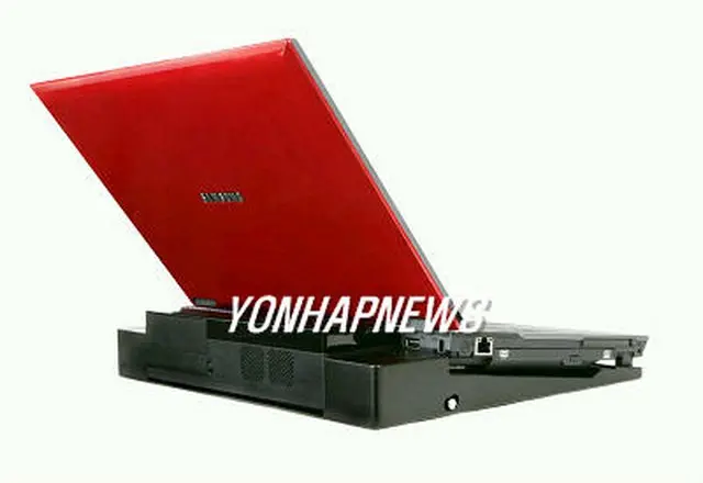 1200ワットアワー級の大容量燃料電池を装着したノートパソコン＝27日、ソウル（聯合）