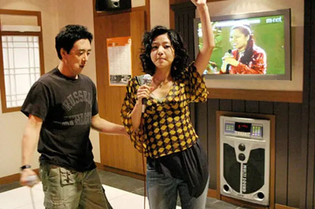 写真＝映画『恋愛、その耐えがたい軽さ』のワンシーン