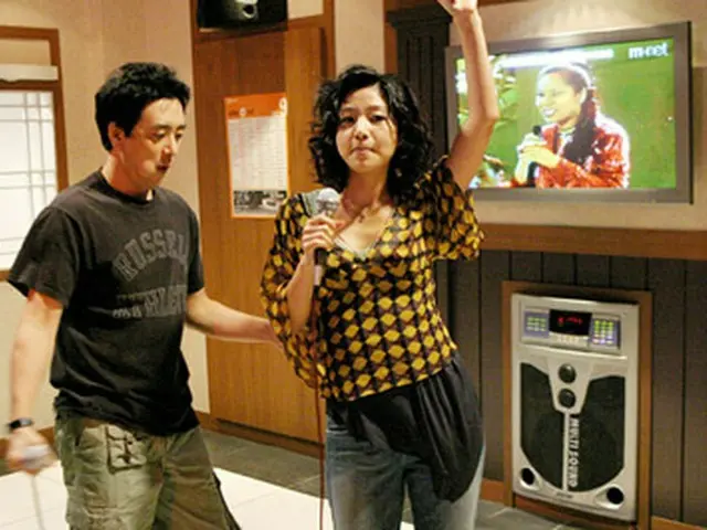 写真＝映画『恋愛、その耐えがたい軽さ』のワンシーン