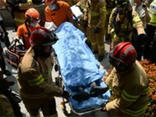 日本大使館前で焼身自殺図った80代男性「危篤」…手術が可能か不透明