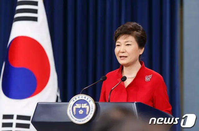 韓国の朴槿恵（パク・クネ）大統領は15日午前、世宗文化会館で開かれた70周年光復節の慶祝式に出席し、祝辞を述べた。（提供:news1）