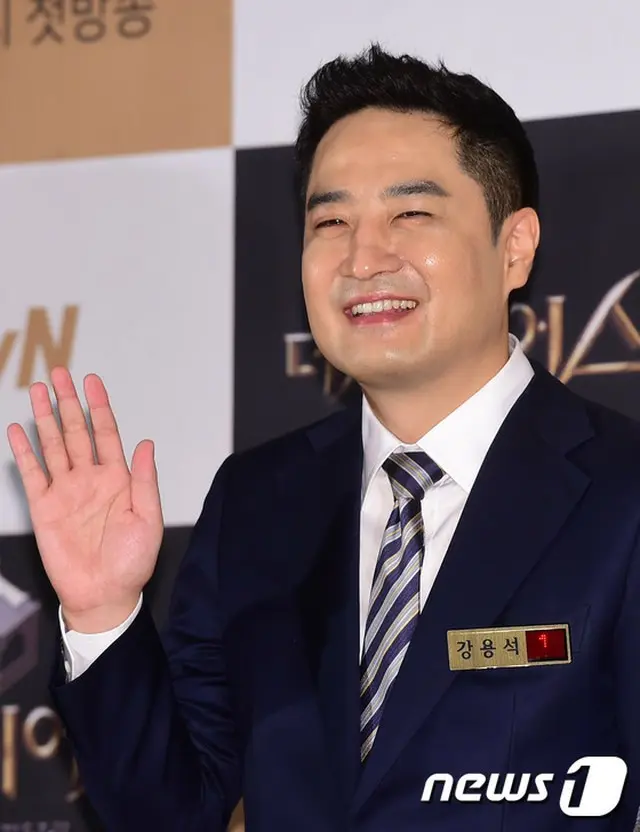 不倫スキャンダルに見舞われた韓国のタレント兼弁護士カン・ヨンソク（45）が出演番組すべてを降板すると、明らかにした。