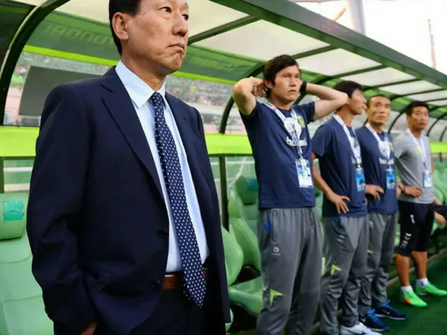 チェ・ガンヒ監督が指揮する全北現代は26日、全州ワールドカップ競技場でおこなわれたアジアサッカー連盟（AFC）チャンピオンズリーグ8強第1戦ガンバ大阪とのホーム試合で0-0と引き分けた。