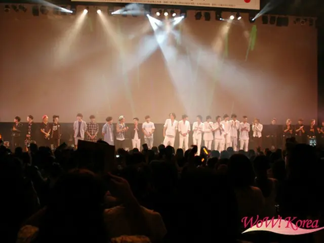 日韓国交正常化50周年を記念して、チョ・ソンモ、「MYNAME」、「SOLIDEMO」、「BIGFLO」、LEN、「K-MUCH」、「H5」の7組をゲストに迎えて「2015 KOJA CON」が開催された。