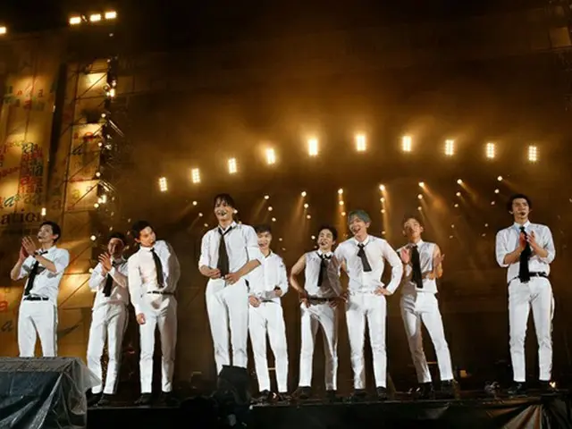 「a-nation stadium fes.」2日目。ヘッドライナー浜崎あゆみをはじめ、「EXO」など13組のアーティストが出演。2015年のa-nationのファイナルにふさわしいパフォーマンスが繰り広げられた。画像はEXO（オフィシャル)