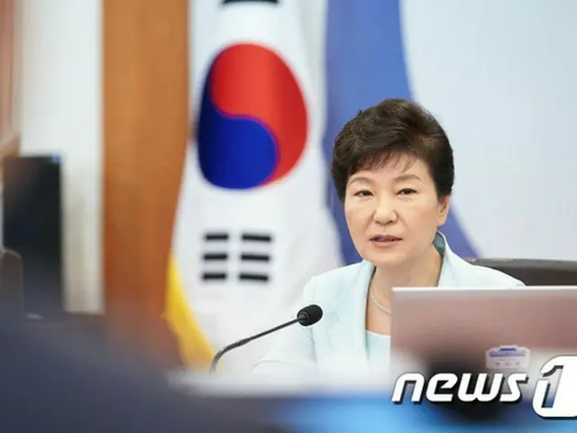 韓国政府が、朴槿恵大統領を閔妃（明成皇后）だと表現した産経新聞に問題のコラムを削除するよう要請したことに関して、産経新聞が「問題提起された内容を内部的に報告する」という立場を示した。（提供:news1）