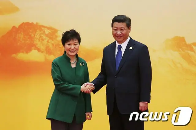 「抗日戦争と世界反ファシズム戦争勝利70周年」記念式典に出席するため、中国を訪問中の韓国のパク・クネ（朴槿恵）大統領は2日午前、習近平国家主席と首脳会談を行った。