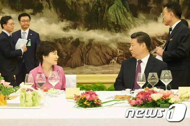 抗日戦争・反ファシスト戦争勝戦70周年（戦勝節）をきっかけに中国を訪問している韓国の朴槿恵（パク・クネ）大統領が“破格”とも言える歓待を受け、北京での日程を終えた。（提供:news1）