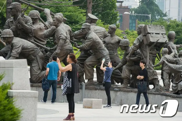 ソウル・龍山区（ヨンサング）の「戦争記念館」が“韓国旅行で必ず行くべき名所”の1位に選ばれた。戦争記念館側が4日、明らかにした。