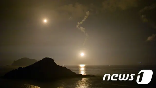 韓国・済州島北方の楸子島沖で釣り船（9．77トン）が転覆した事故の行方不明者を探すため捜索作業が6日夜と7日明け方までおこなわれたが、新たな行方不明者を発見できなかった。（提供:news1）