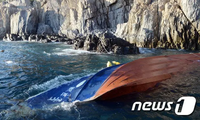 韓国の済州海岸警備安全署は去る6日、済州島北方の楸子島沖で釣り船（9．77トン）の転覆事故原因を明らかにするため、生存者イ某氏（49）など3人を相手に調査する方針だ。
