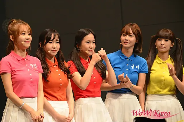 「CRAYON POP」左からエリン、ウェイ、チョア、グンミ、ソユル