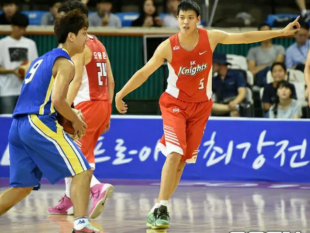 韓国プロバスケットボールチームSKナイツが、キム・ソンヒョン（27）の不法賭博容疑と関連し、公式謝罪文を発表した。