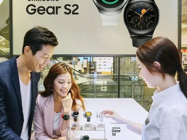 サムスン電子の韓国オンラインショップ「サムスンストア」で、スマートウォッチの「Gear S2」を1000台限定で予約販売をしたところ、販売開始2時間で完売した。（提供:news1）