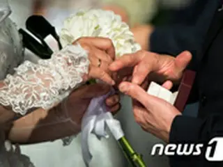 北朝鮮の富裕層、韓国式の豪華結婚式が流行…芸能人の招待も