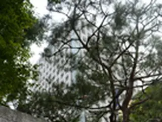 外交部の女性職員、業務内容を苦に飛び降り自殺騒動…説得の末に救助＝韓国