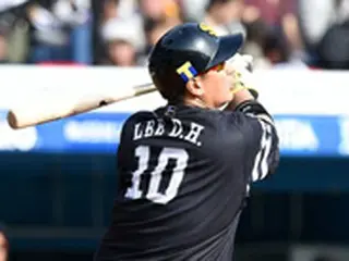 ソフトB・李大浩、ロッテ李大恩から30号HR
