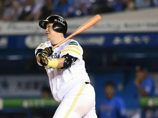 ソフトバンクのイ・デホ（李大浩）が31号ホームランを放ち、日本プロ野球入り後、初めての100打点達成まであと2点へと迫った。（提供:OSEN）