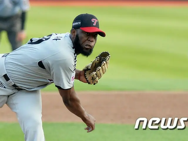 阪神タイガースが今シーズンで契約満了となる韓国のオ・スンファン（33、呉昇桓）の代わりに、韓国プロ野球・LGツインズ所属の投手ヘンリー・ソーサ（30、ドミニカ出身）に関心を寄せている。