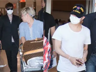 「BIGBANG」、マスクをしても抜群の存在感…米・マッカラン国際空港に姿見せる